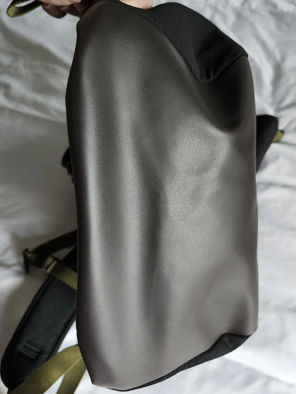 ROARK 27L 2.0 Passenger RA249 Travel Backpack Laptop pkt Black/Olive NWOT